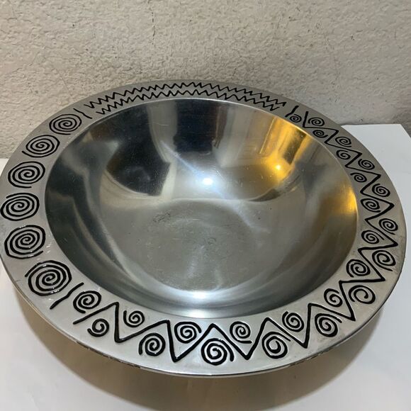 WILTON ARMETALE Reggae 14.5 inch Round Vegetable Bowl - Picture 6 of 9